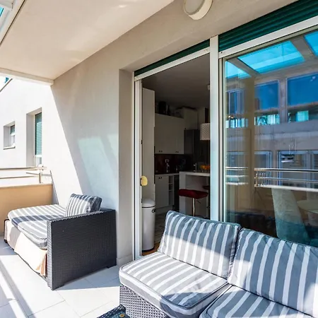Apartment Bacvice - 2 Bedroom , Terrace,3 Air Conditioners, Parking,elevator 3 Minutes To The