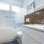 Bacvice - 2 Bedroom , Terrace,3 Air Conditioners, Parking,elevator 3 Minutes To The Apartamento