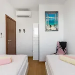 Bacvice - 2 Bedroom , Terrace,3 Air Conditioners, Parking,elevator 3 Minutes To The Apartment *