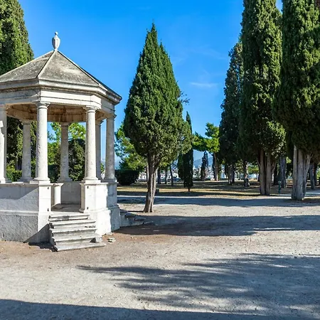 Bacvice - 2 Bedroom , Terrace,3 Air Conditioners, Parking,elevator 3 Minutes To The Spalato