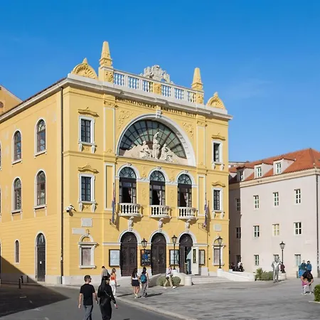 Bacvice - 2 Bedroom , Terrace,3 Air Conditioners, Parking,elevator 3 Minutes To The Spalato