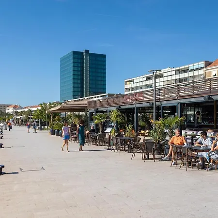 Bacvice - 2 Bedroom , Terrace,3 Air Conditioners, Parking,elevator 3 Minutes To The Spalato
