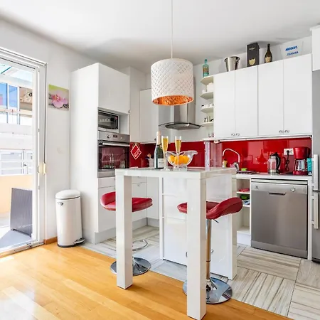 Bacvice - 2 Bedroom , Terrace,3 Air Conditioners, Parking,elevator 3 Minutes To The Apartamento *