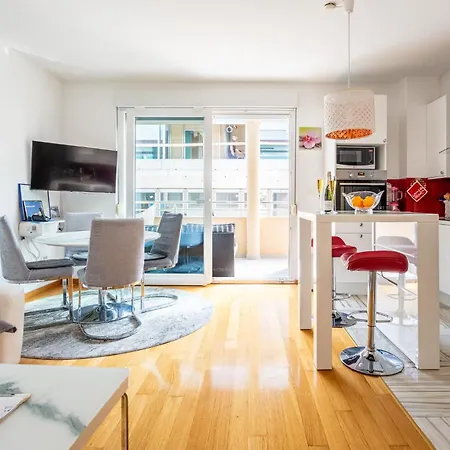 Bacvice - 2 Bedroom , Terrace,3 Air Conditioners, Parking,elevator 3 Minutes To The Apartamento Split