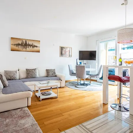 Appartamento Bacvice - 2 Bedroom , Terrace,3 Air Conditioners, Parking,elevator 3 Minutes To The Spalato