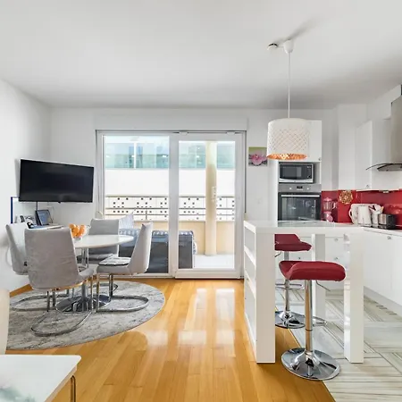Bacvice - 2 Bedroom , Terrace,3 Air Conditioners, Parking,elevator 3 Minutes To The Lägenhet Split