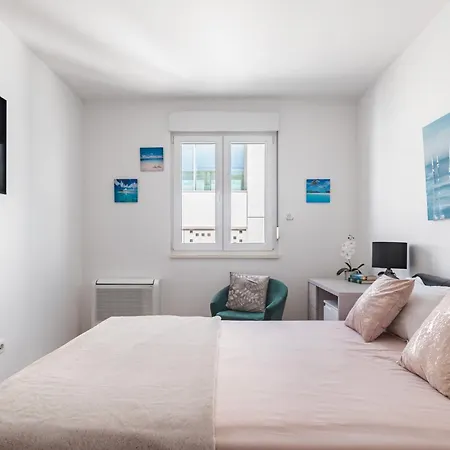 Bacvice - 2 Bedroom , Terrace,3 Air Conditioners, Parking,elevator 3 Minutes To The Lägenhet *