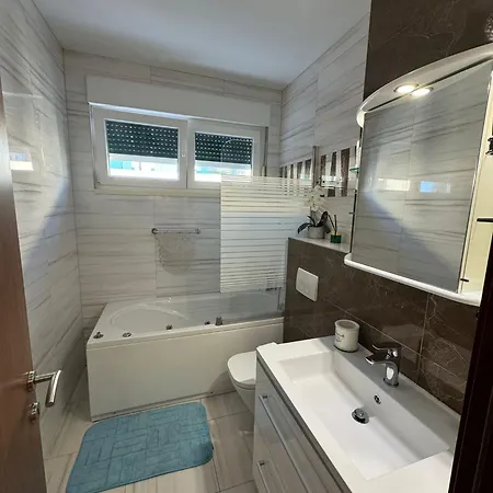 Bacvice - 2 Bedroom , Terrace,3 Air Conditioners, Parking,elevator 3 Minutes To The Lägenhet *